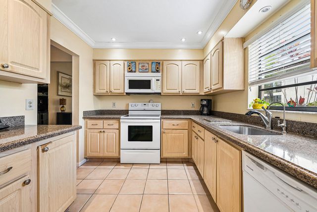 21875 Arriba Real 18b, Boca Raton, FL 33433