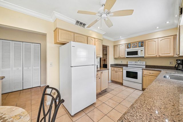 21875 Arriba Real 18b, Boca Raton, FL 33433