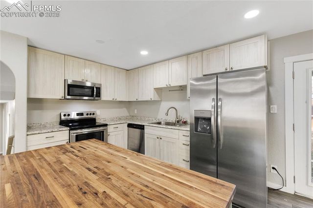 26 ARRAWANNA Street, Colorado Springs, CO 80909