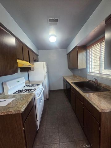 14299 La Paz Drive 32, Victorville, CA 92395