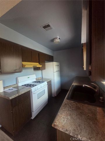 14299 La Paz Drive 32, Victorville, CA 92395