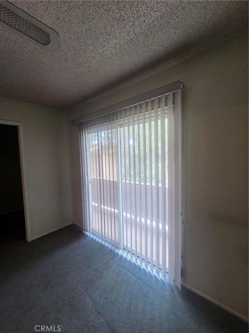 14299 La Paz Drive 32, Victorville, CA 92395