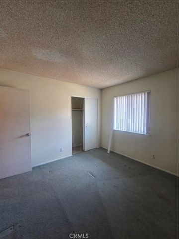 14299 La Paz Drive 32, Victorville, CA 92395