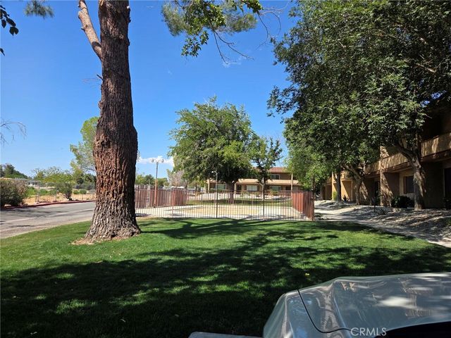 14299 La Paz Drive 32, Victorville, CA 92395