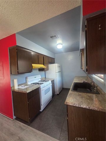 14299 La Paz Drive 32, Victorville, CA 92395