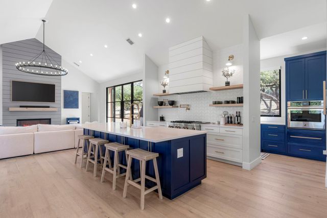 243 Emerald Point CV, Driftwood, TX 78619