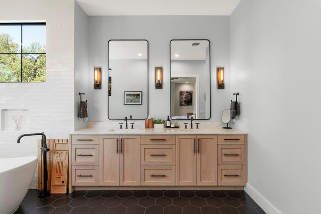 243 Emerald Point CV, Driftwood, TX 78619