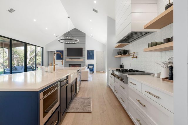 243 Emerald Point CV, Driftwood, TX 78619