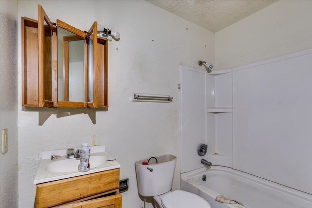 1614 E Del Mar St, Wichita, KS 67216