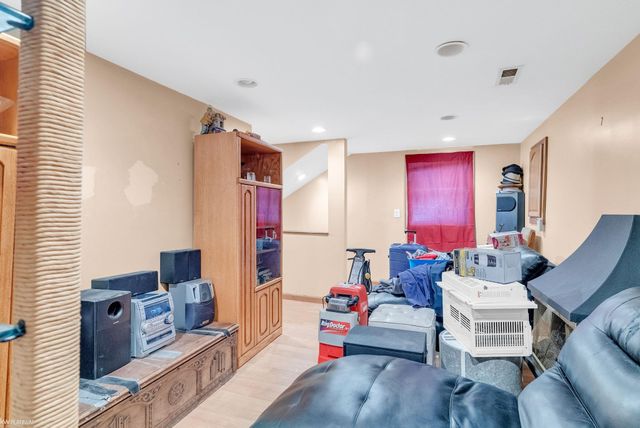 2049 Henry Street, Port Huron, MI 48060