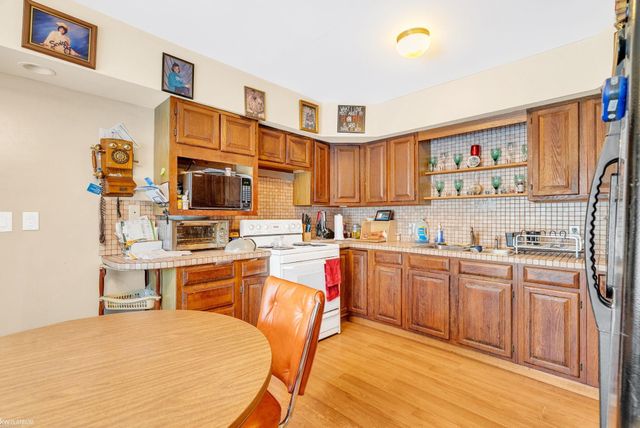 2049 Henry Street, Port Huron, MI 48060