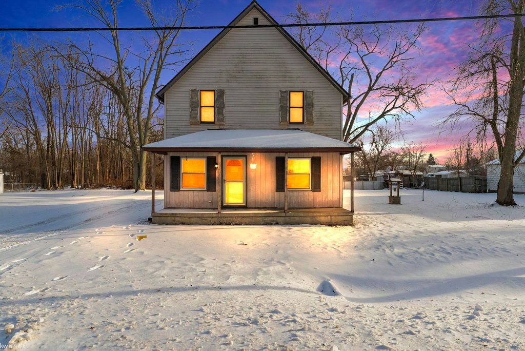 2049 Henry Street, Port Huron, MI 48060