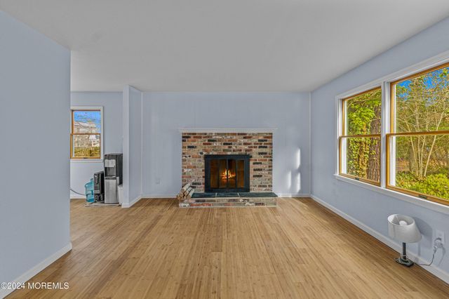 58 Flipper Avenue, Manahawkin, NJ 08050