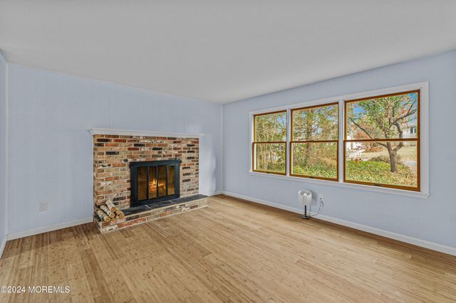 58 Flipper Avenue, Manahawkin, NJ 08050