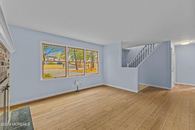 58 Flipper Avenue, Manahawkin, NJ 08050