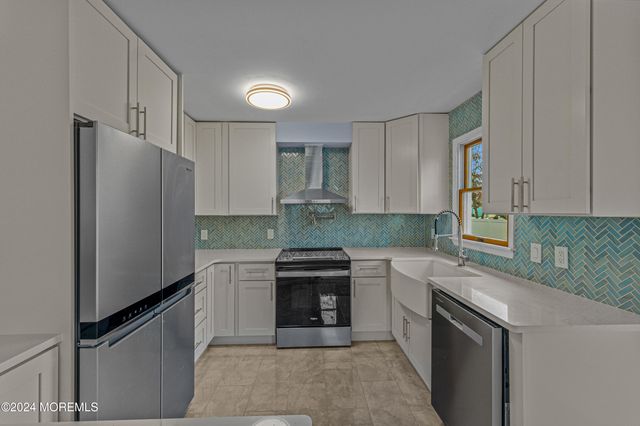58 Flipper Avenue, Manahawkin, NJ 08050