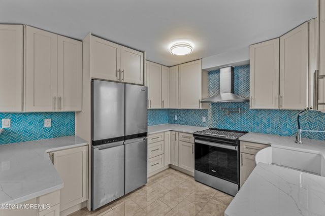 58 Flipper Avenue, Manahawkin, NJ 08050