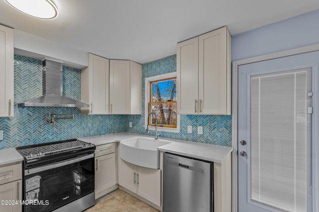 58 Flipper Avenue, Manahawkin, NJ 08050