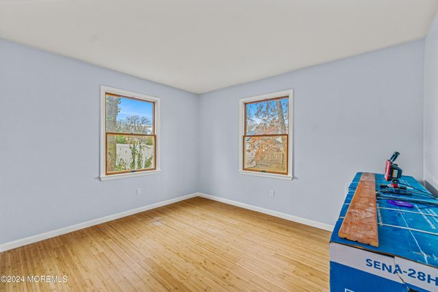 58 Flipper Avenue, Manahawkin, NJ 08050