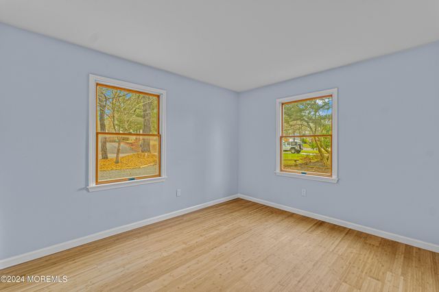 58 Flipper Avenue, Manahawkin, NJ 08050