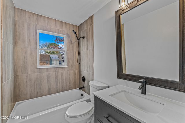 58 Flipper Avenue, Manahawkin, NJ 08050