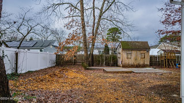 58 Flipper Avenue, Manahawkin, NJ 08050