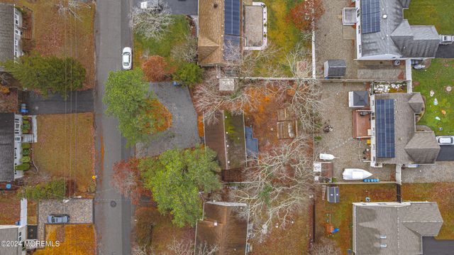 58 Flipper Avenue, Manahawkin, NJ 08050