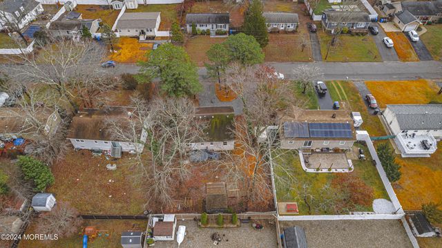 58 Flipper Avenue, Manahawkin, NJ 08050