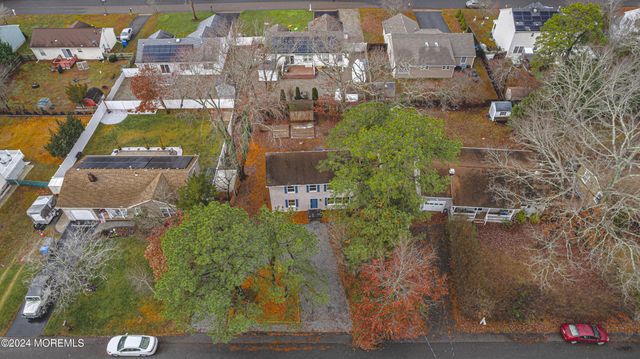 58 Flipper Avenue, Manahawkin, NJ 08050