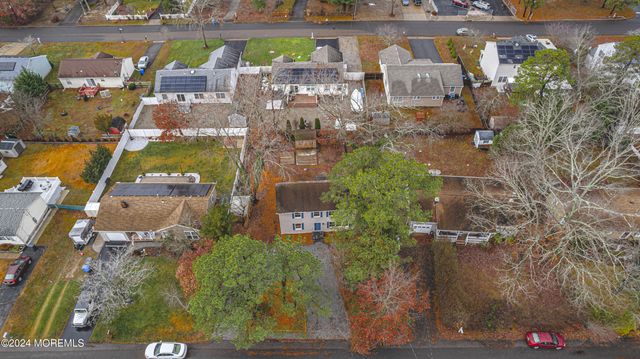 58 Flipper Avenue, Manahawkin, NJ 08050