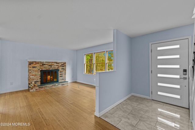 58 Flipper Avenue, Manahawkin, NJ 08050