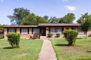 532 Overhill Dr, Kerrville, TX 78028