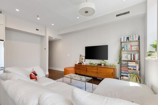 5 Appleton St 2D, Boston, MA 02116