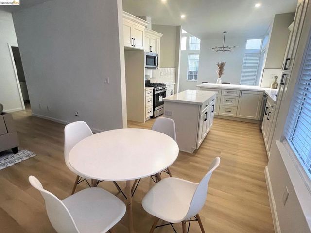 2117 Mark Twain Dr, Antioch, CA 94531