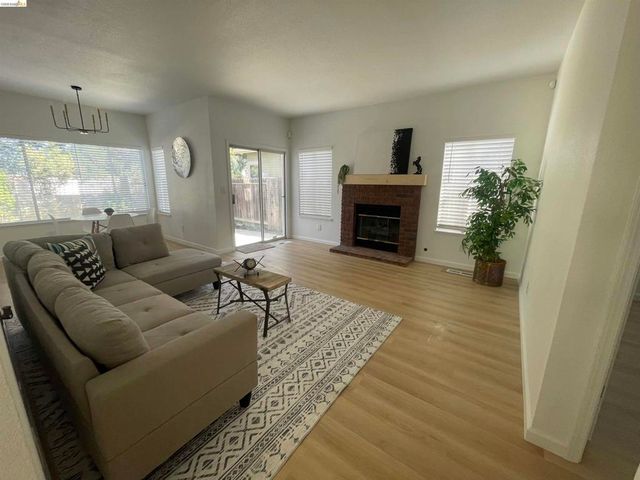 2117 Mark Twain Dr, Antioch, CA 94531