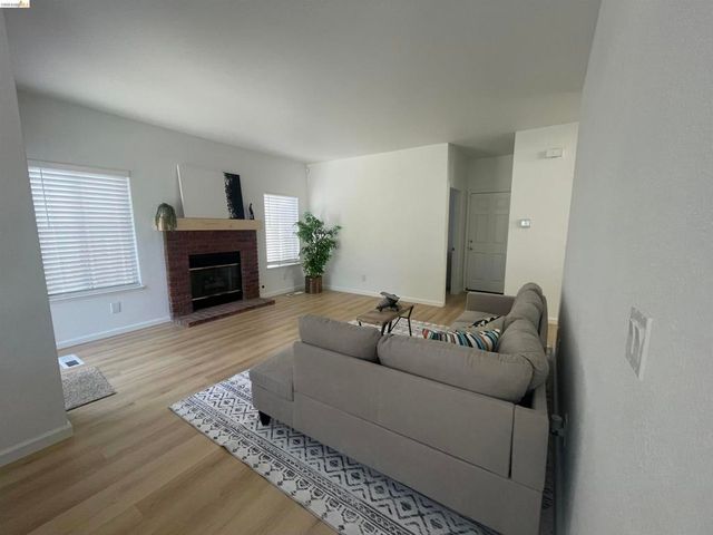 2117 Mark Twain Dr, Antioch, CA 94531