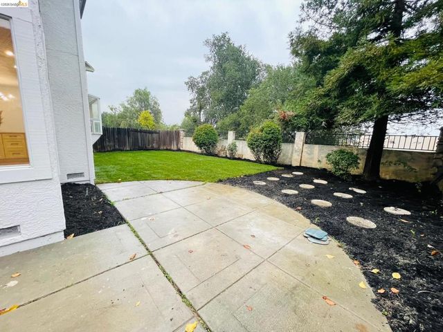 2117 Mark Twain Dr, Antioch, CA 94531