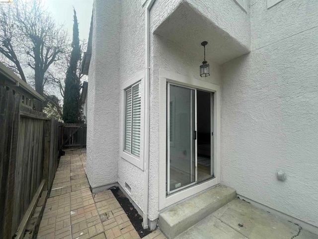 2117 Mark Twain Dr, Antioch, CA 94531