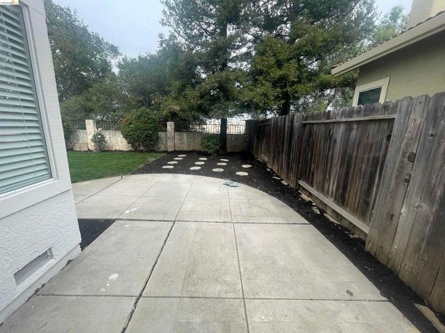 2117 Mark Twain Dr, Antioch, CA 94531