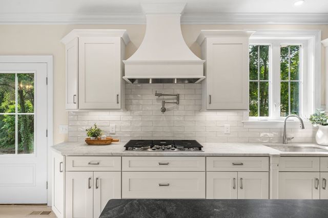 2 Violet Way, Westford, MA 01886