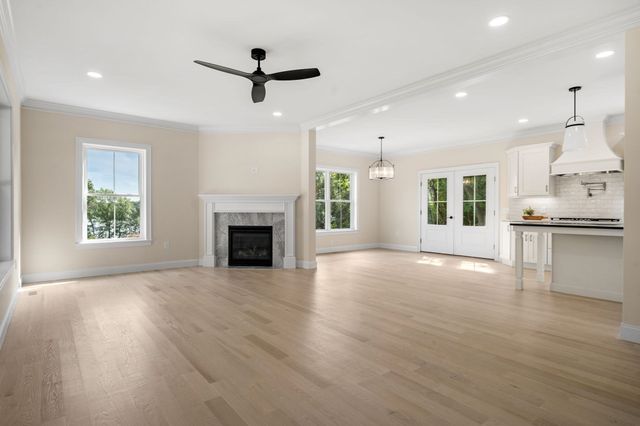 2 Violet Way, Westford, MA 01886