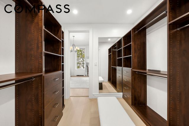 222 E 61st Street, New York City, NY 10065