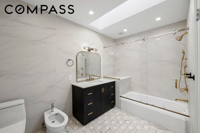 222 E 61st Street, New York City, NY 10065