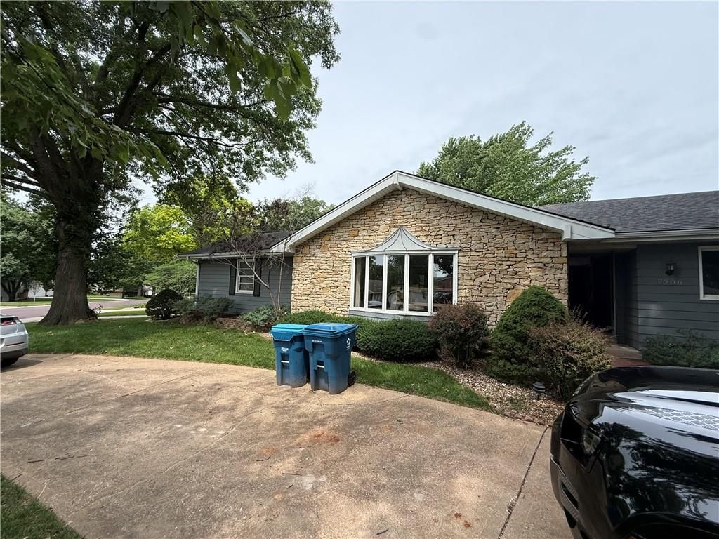 7206 W 101st Terrace, Overland Park, KS 66212