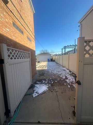 5749 S Nordica Avenue, Chicago, IL 60638