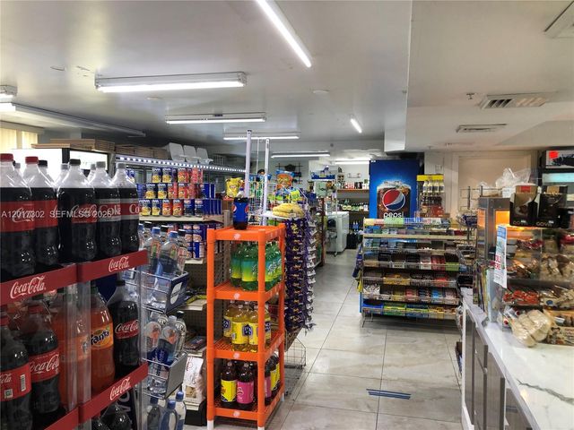 5085 NW 7th St TS10, Miami, FL 33126