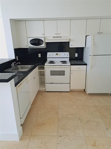 5085 NW 7th St TS10, Miami, FL 33126