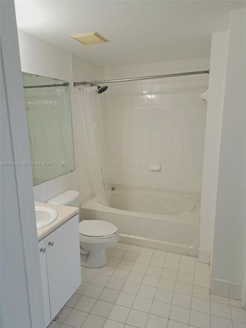 5085 NW 7th St TS10, Miami, FL 33126