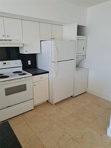 5085 NW 7th St TS10, Miami, FL 33126