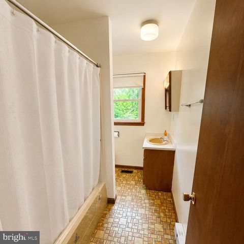 91 LOWER VIEW RD, Strasburg, VA 22657